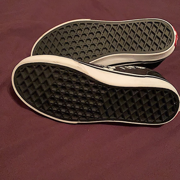 Barely used Vans. - Picture 4 of 4